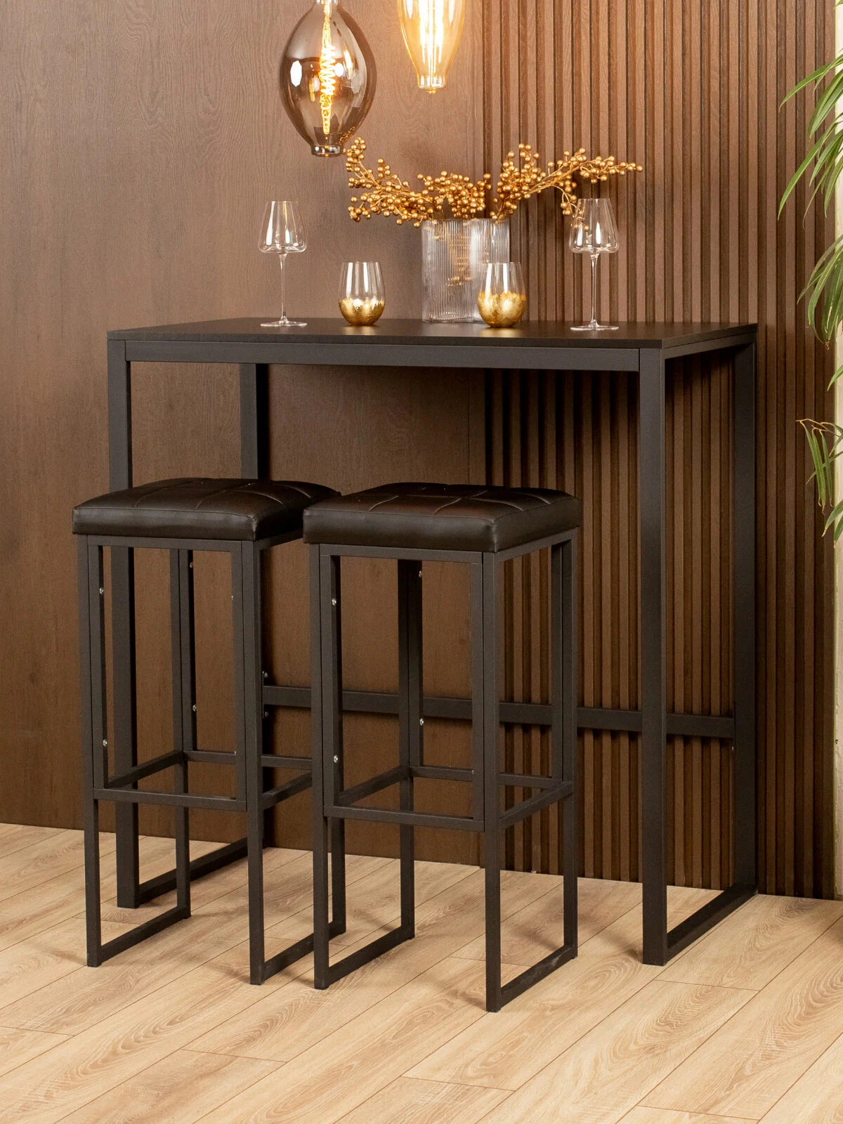 Обеденный стол